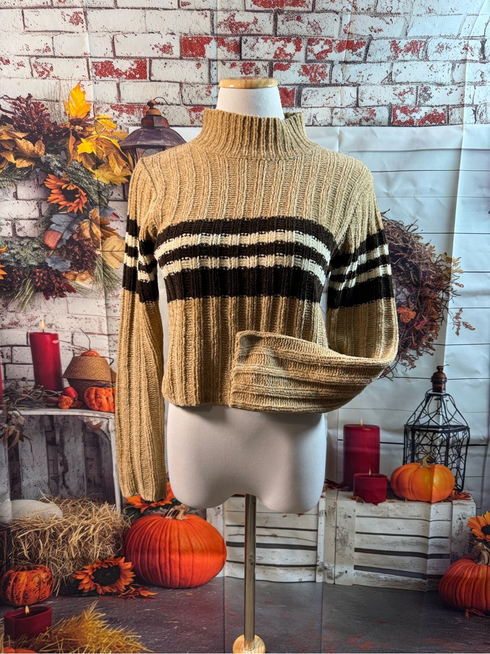146- Vintage Jamie Scott Cropped Ribbed Turtleneck Sweater in Beige with Stripes
